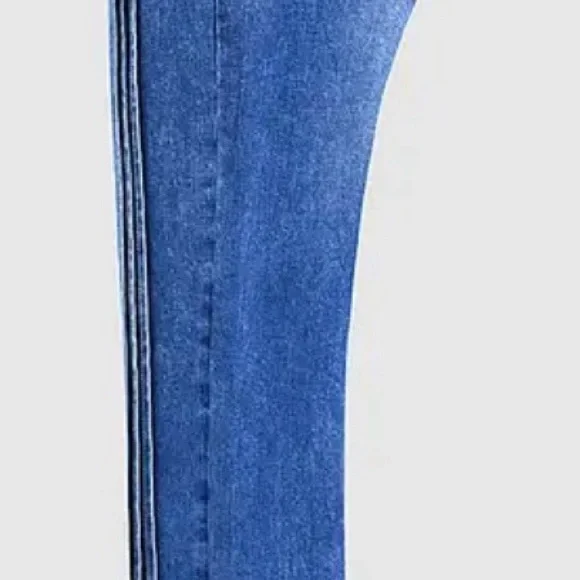 Mid wash pleat and cuff accent jeans. Size XS. NWT - Picture 4 of 12